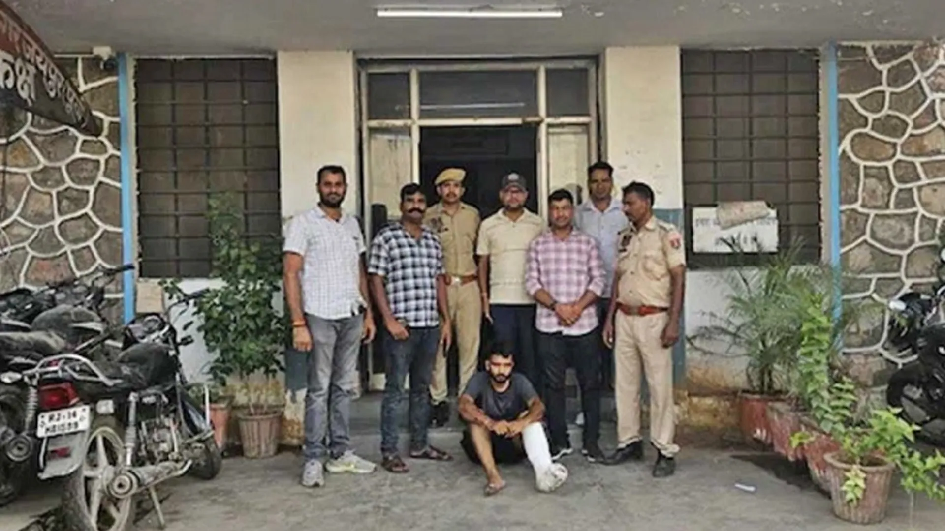 স্ত্রীর বিলাসী চাহিদা মেটাতে চাকরি ছেড়ে চোর হলেন বিবিএ পাস যুবক!